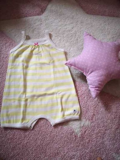 Lote de 4 combishorts e dois bodies da marca Petit Bateau