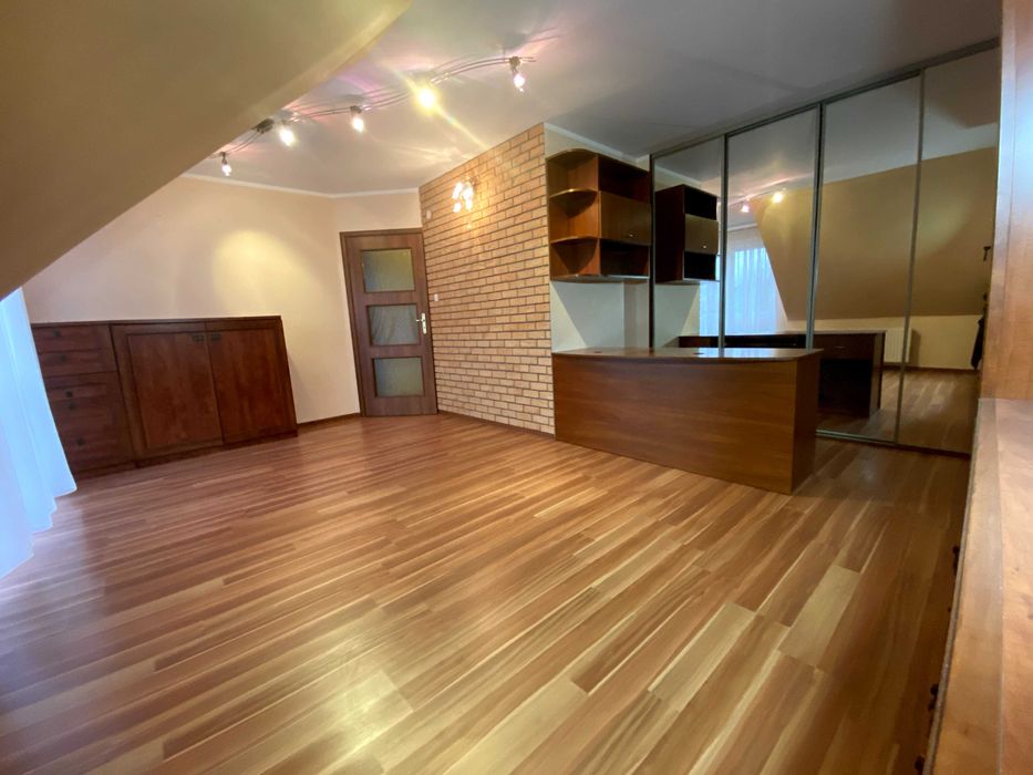 Funkcjonalny dom z garażem (bez pośredników)