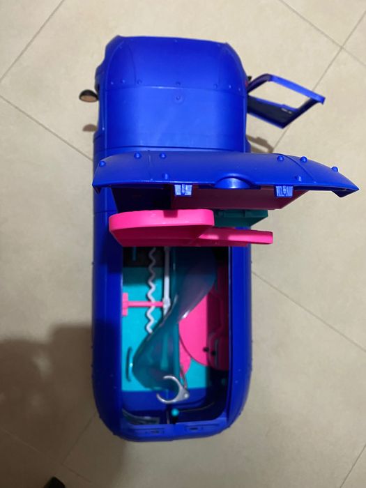 Auto caravana Lol com oferta de boneca LOL