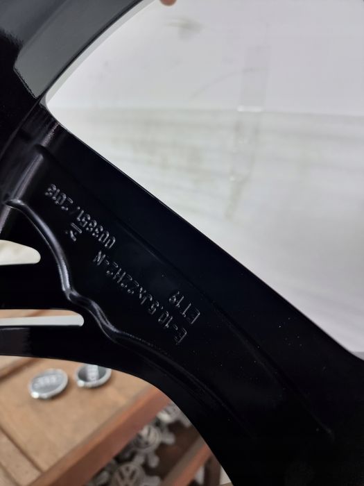 Czarne Felgi Audi Rs6 Rs7 Q8 Sq8 4K0601025R 22 Cal