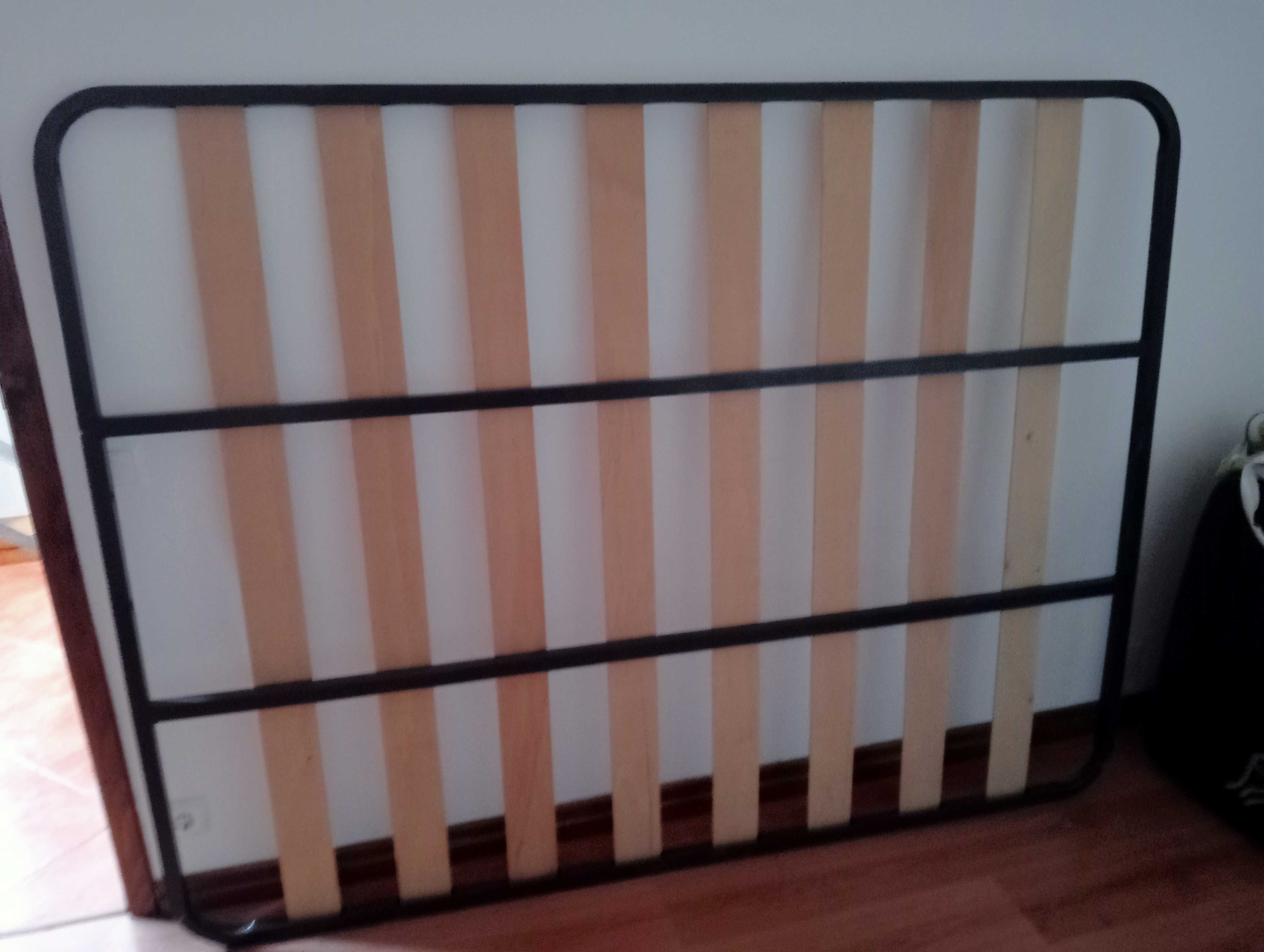 Estrado de cama casal.