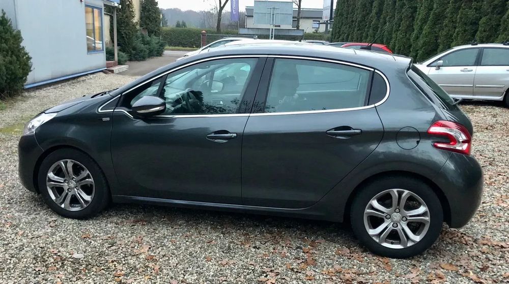 Peugeot 208 najbogatrza wersja wyposażenia, skóra, tylko102 tys.km !