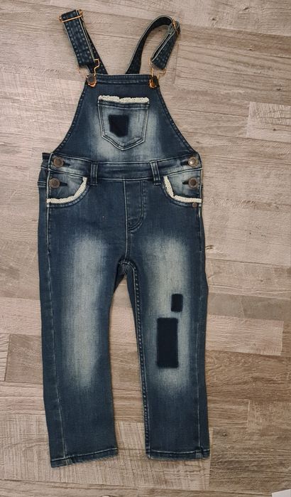 Ogrodniczki spodnie na szelkach z miękkiego jeansu z koronką KappAhl