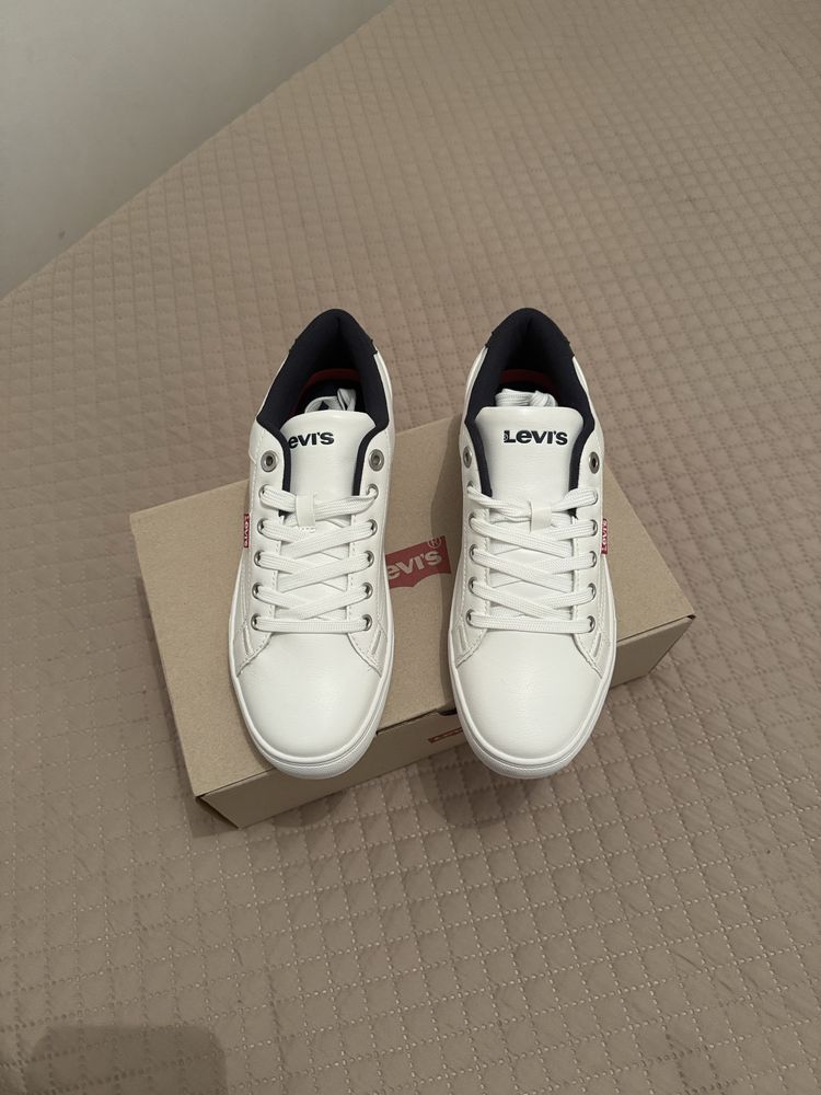 Sapatilhas Levi’s Novas