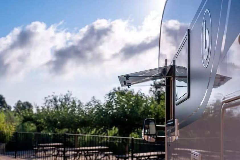 Wynajem nowego kampera benimar sport 5 osobowy