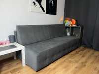 Szara, rozkladana kanapa minimalistyczna