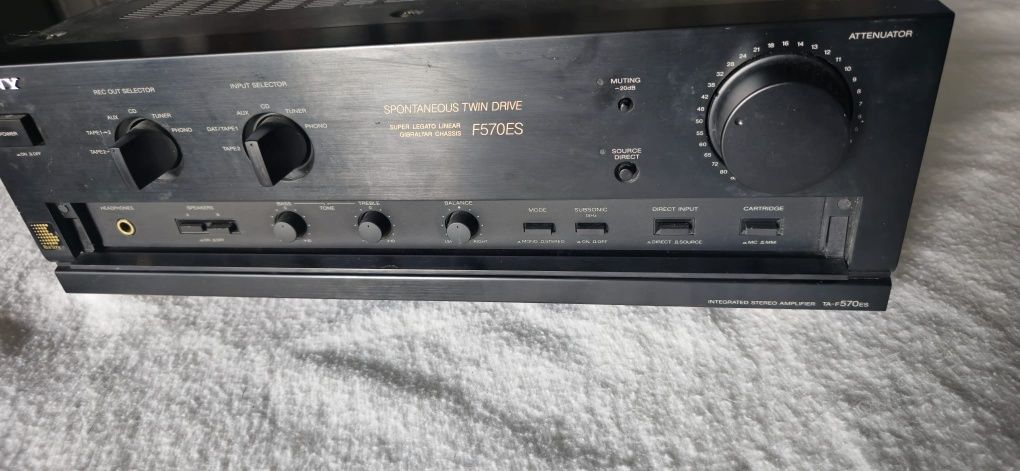 Wzmacniacz Sony 570es