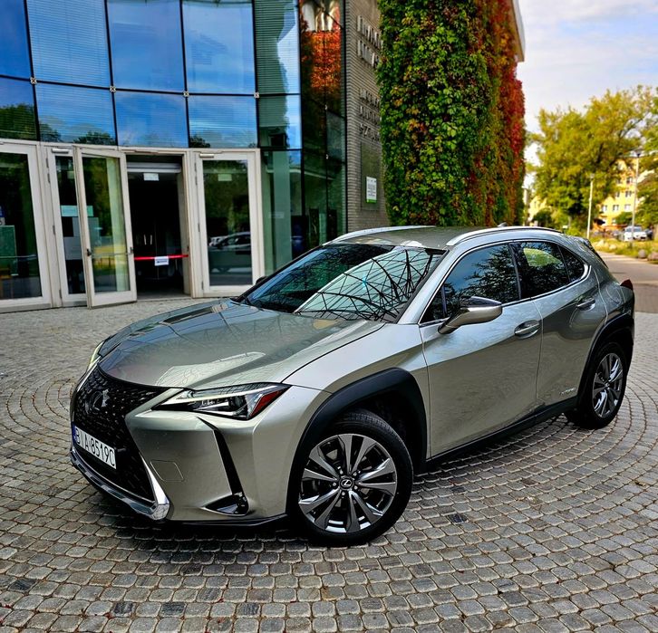 Lexus UX 250h Hybrid Comfort VAT 23% Salon Alkantara Kamery I właściciel MY22