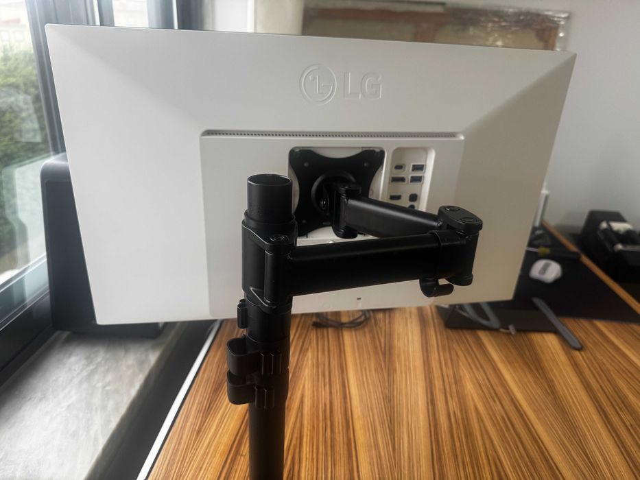 LG 27UN850-W Ultrafine Computer Monitor 27-Inch UHD 4K with desk mount