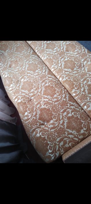 Терміново продаю диван книжку