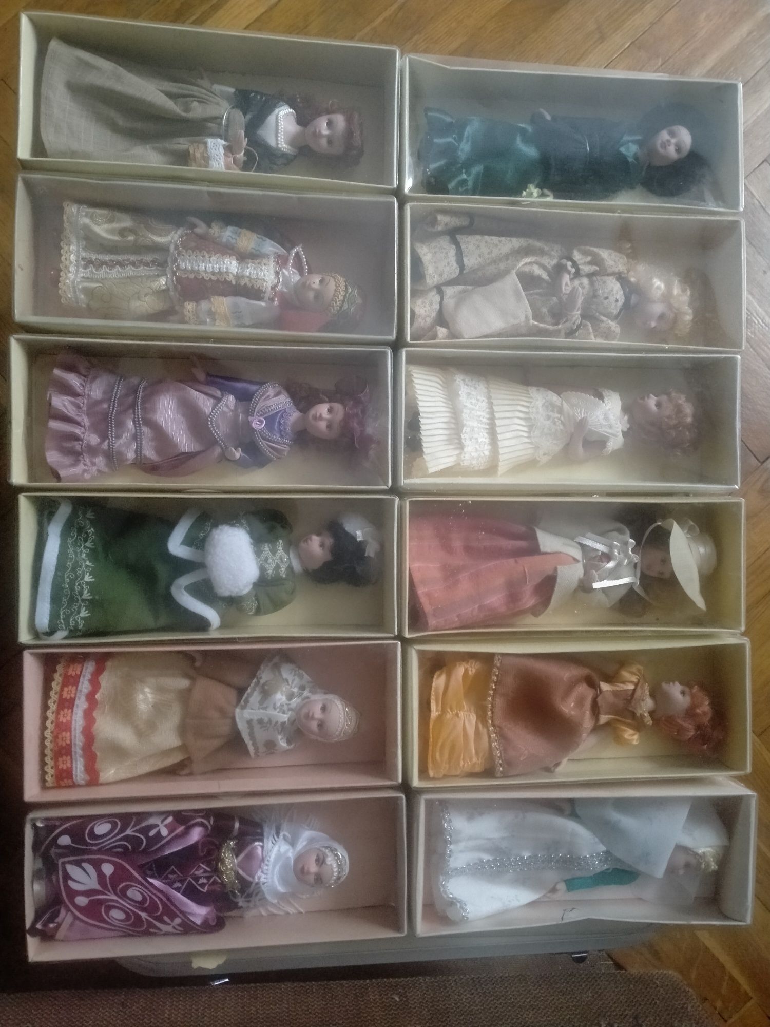 Фарфоровые коллекционные куклы Диагостини "Дамы Эпохи"