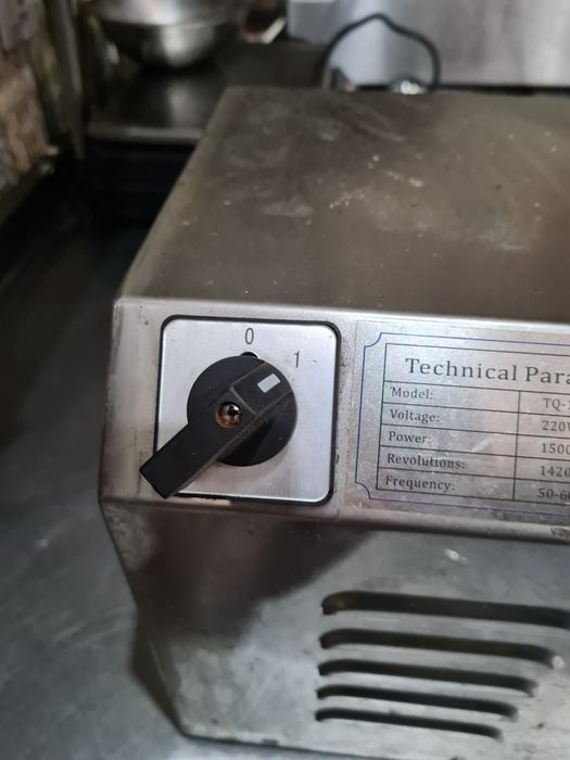 Продам кофемолку промышленую , измельчитель фля специй