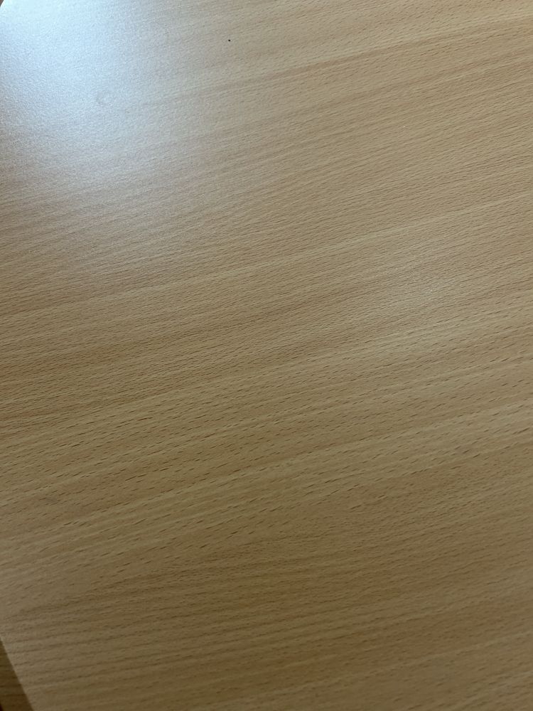 Mesa redonda com 4 pés