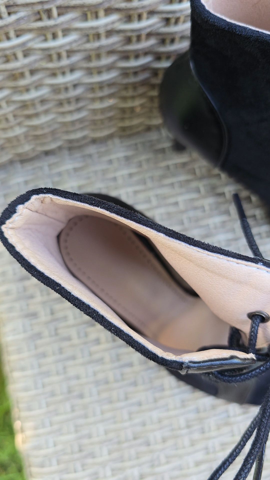 37 розмір, 23,5 см . Heels 9 см , хілси