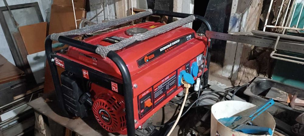 Продам бензиновый генератор