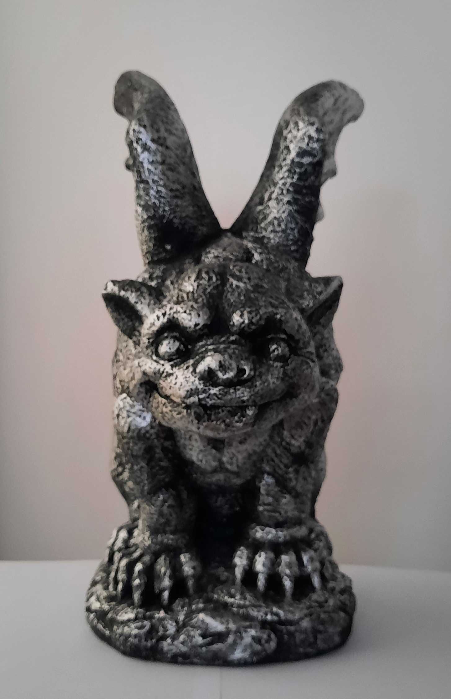 Duży srebrny metalizowany gargulec gargoyle figura demona