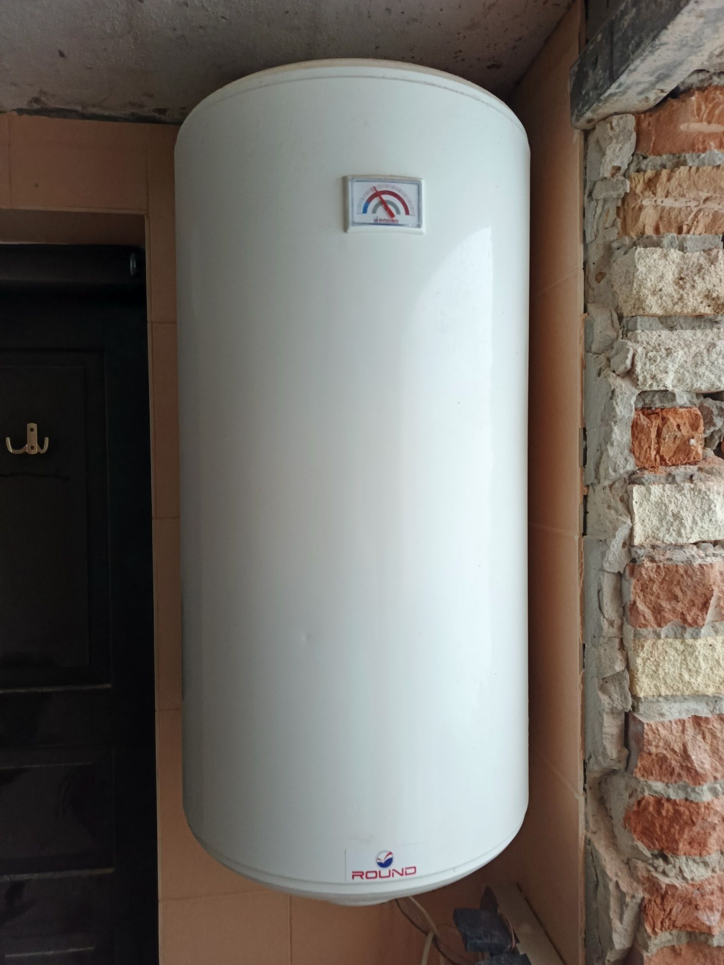 Продам бойлер 100л Round, абсолютно робочий