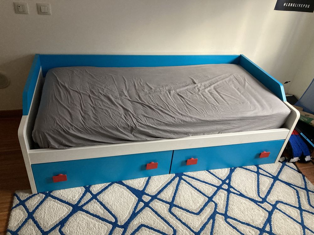 Cama criança com duas gavetas e colchão