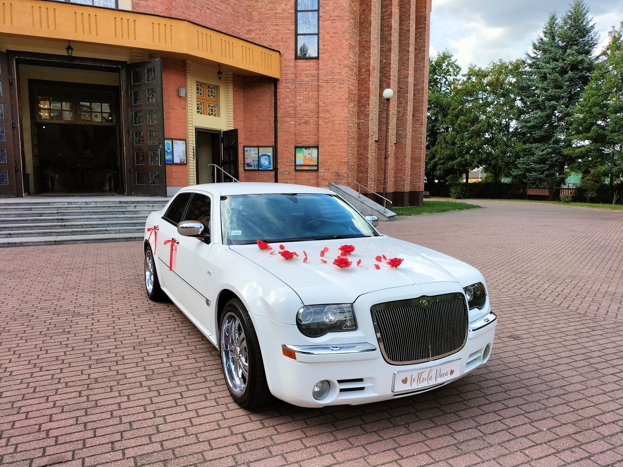 Piękne auto do ślubu.