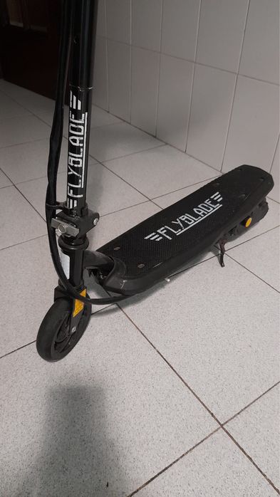 Trotinete elétrica Flyblade — em ótimo estado (com carregador)
