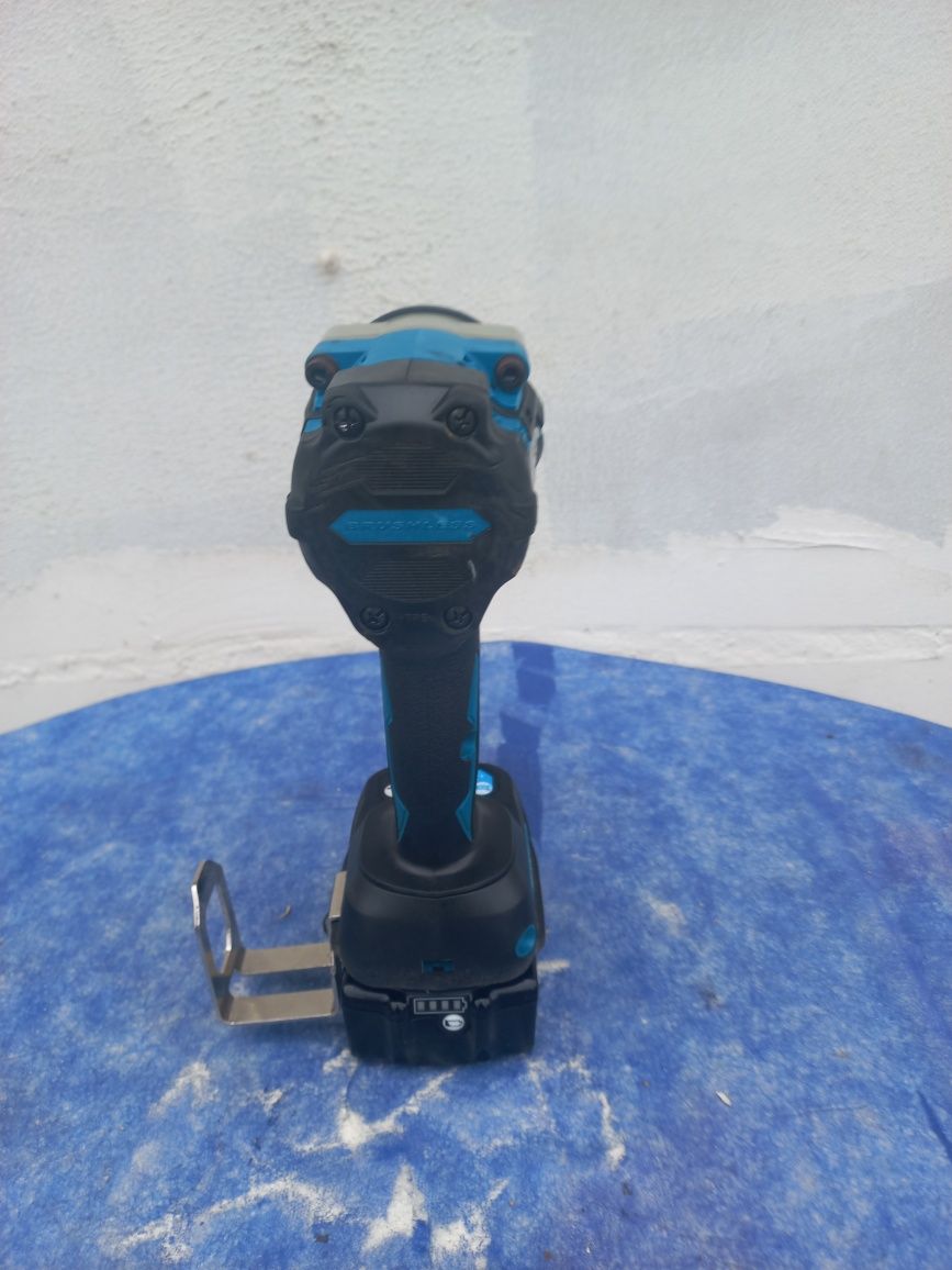 Klucz udarowy Makita DTW 700 + bateria 5.0 ah