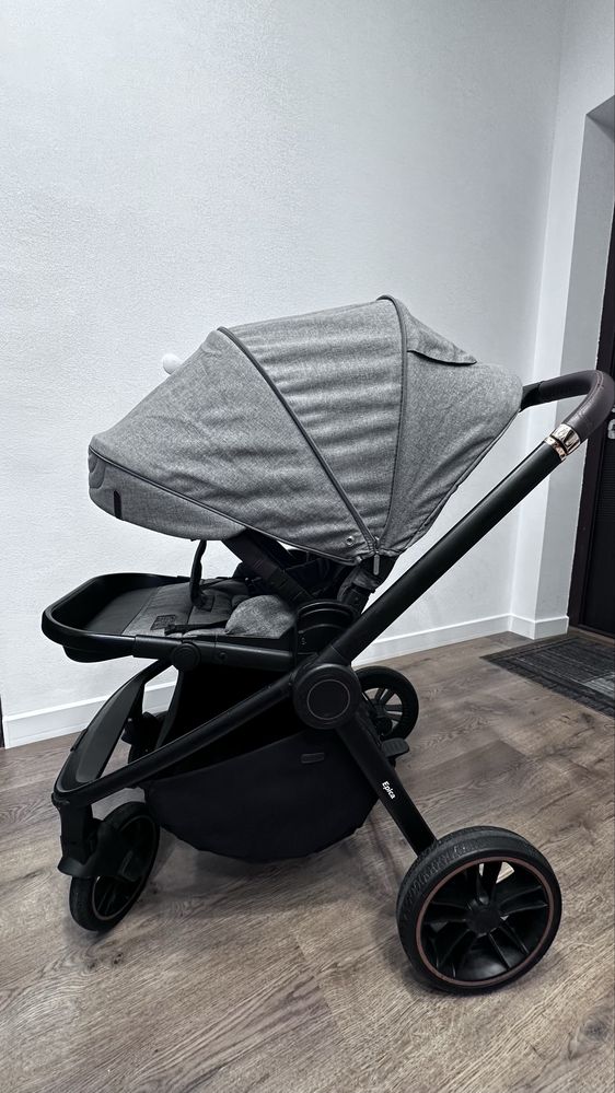 Прогулянкова коляска Carrello