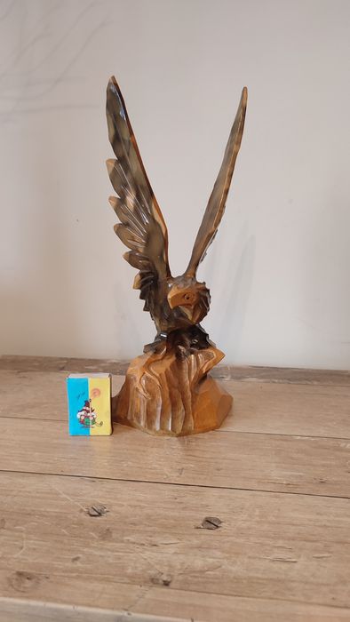 Дерев'яний орел.