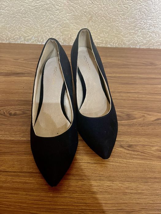 Класичні туфлі на зручному підборі, 38 розмір