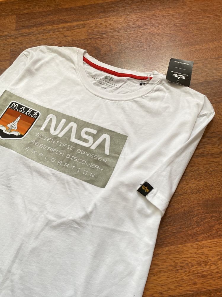 Alpha industries X NASA футболка з великим лого