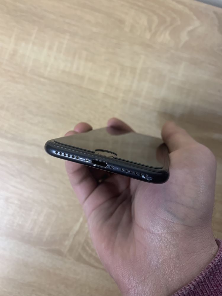 Продам iPhone 7 BLACK (32GB)