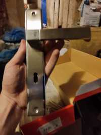 Klamka drzwiowa Helen 72 mm Yale nikiel satyna/chrom