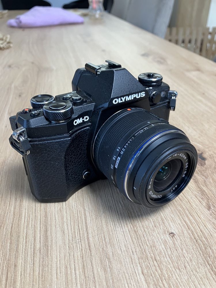 Olympus E-M5 Mark II Aparat + akcesoria