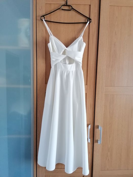 Sukienka ecru z rozcięciem S, wiskoza