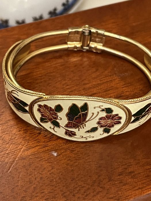 Продаю броши и браслеты