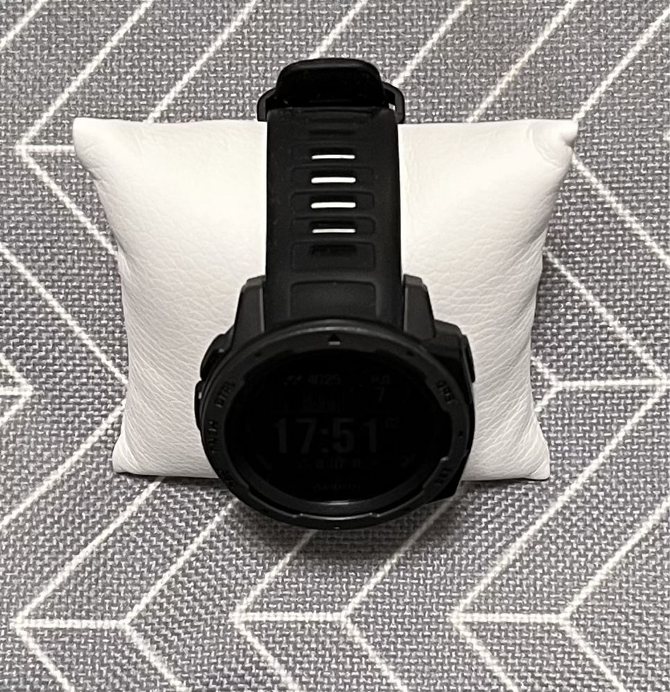 Смарт-годинник Garmin Instinct Graphite