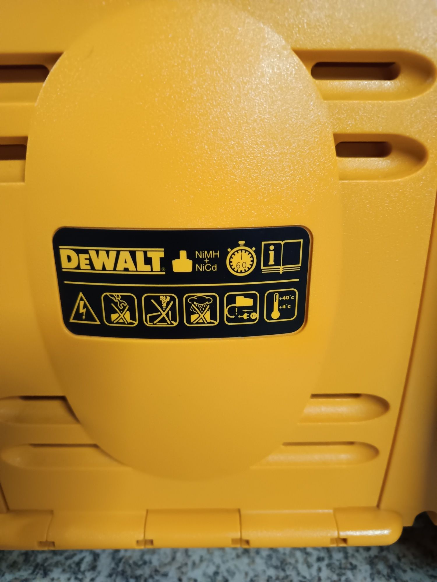 Radio DeWalt com bateria