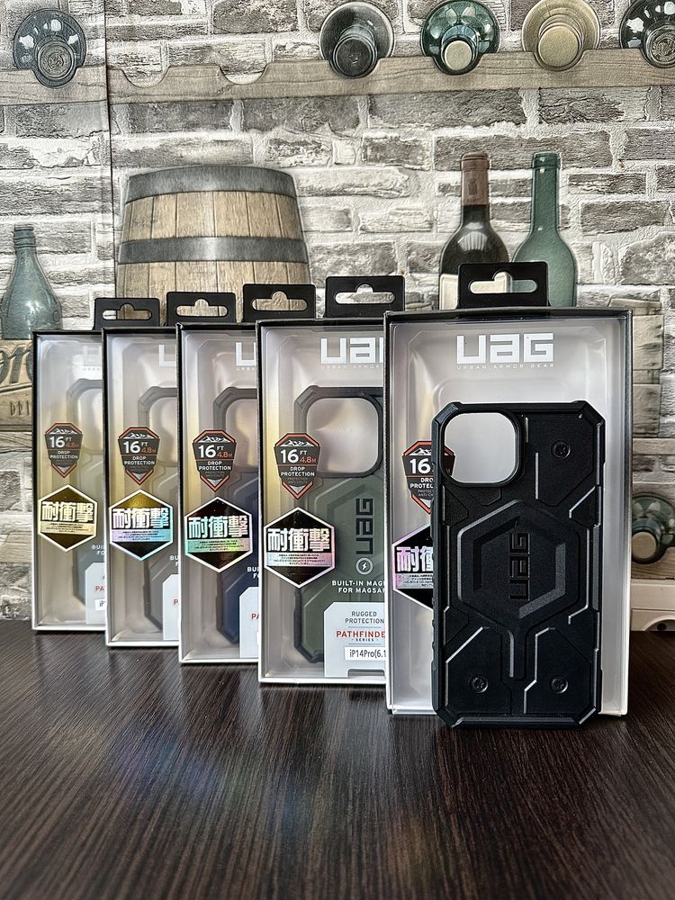 Противоударный чехол UAG Pathfinder with MagSafe для iPhone