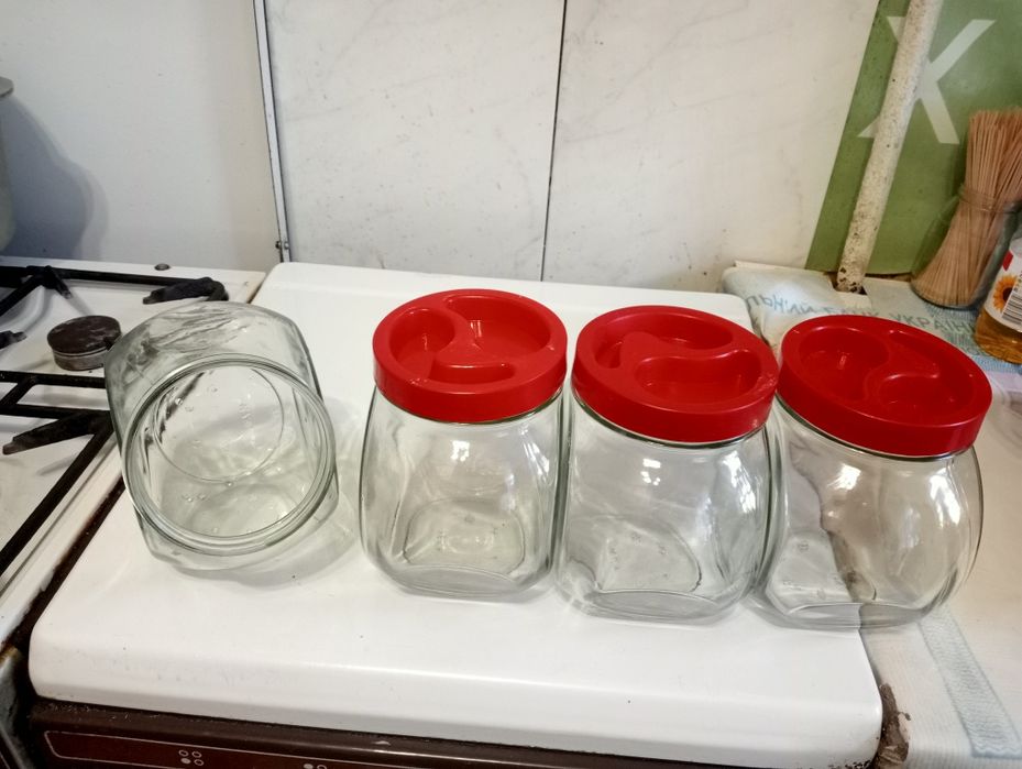 Стеклянные банки 1л750,пустые бутылки