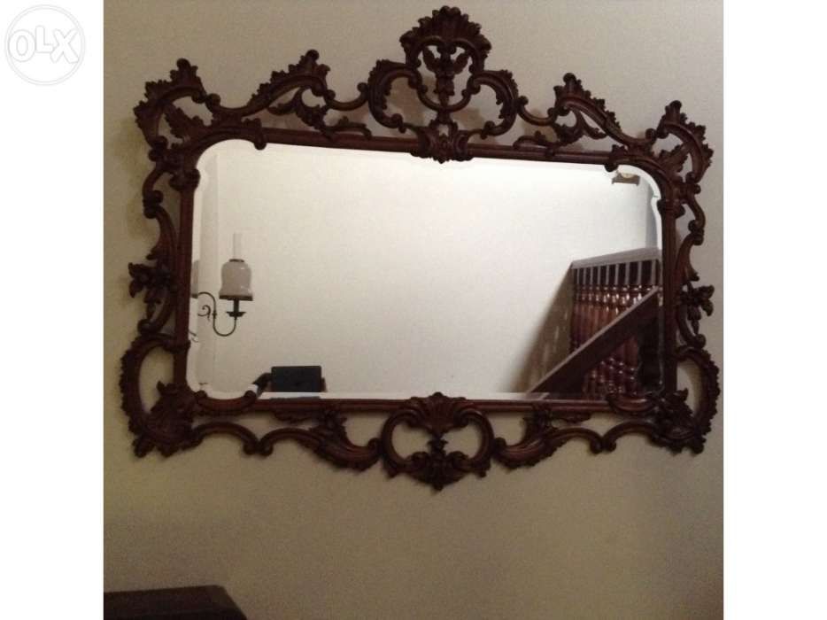 Espelho em madeira feito à mão