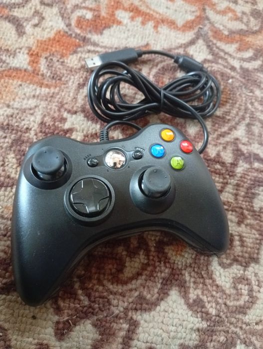 Продам игравая приставка джойстик Xbox-360 для игры в FIFA,Mortal Komb