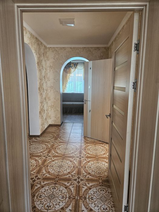 Два будинки в одному дворі