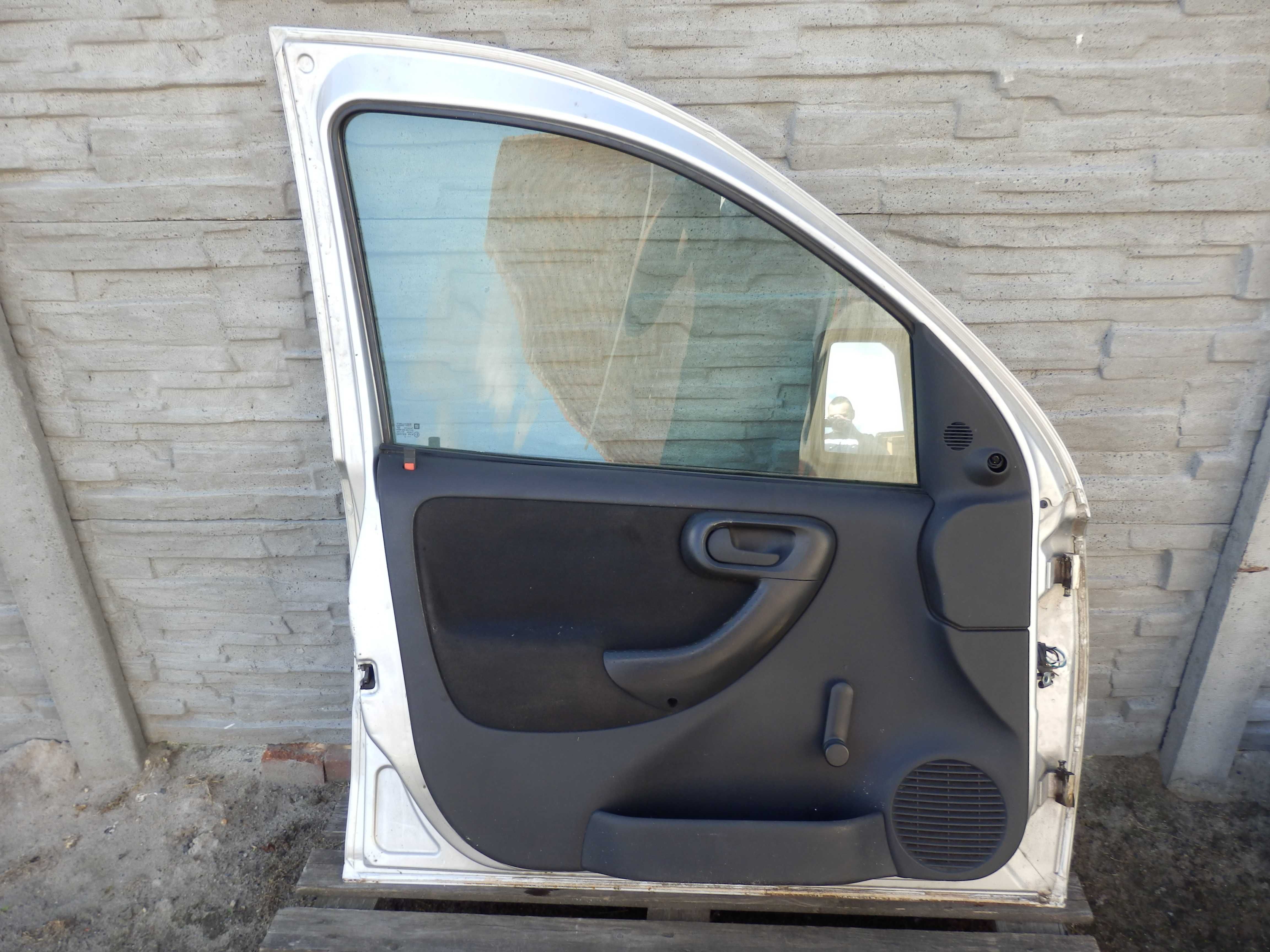 Opel Combo C Drzwi Lewe Przód Przednie Srebrne Z157