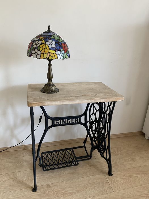 Stolik z maszyny do szycia SINGER.