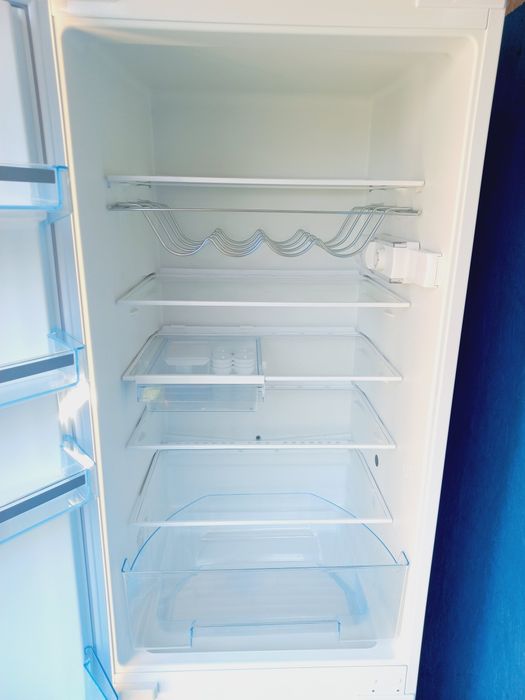 Lodówka Do Zabudowy 2-letnia Stan Idealny 100% Sprawna Transport