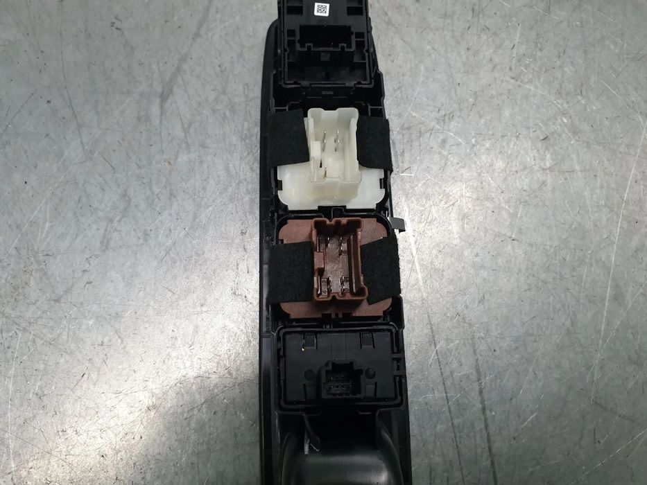 Comando / botão / interruptor vidros frente esquerdo DACIA Sandero III