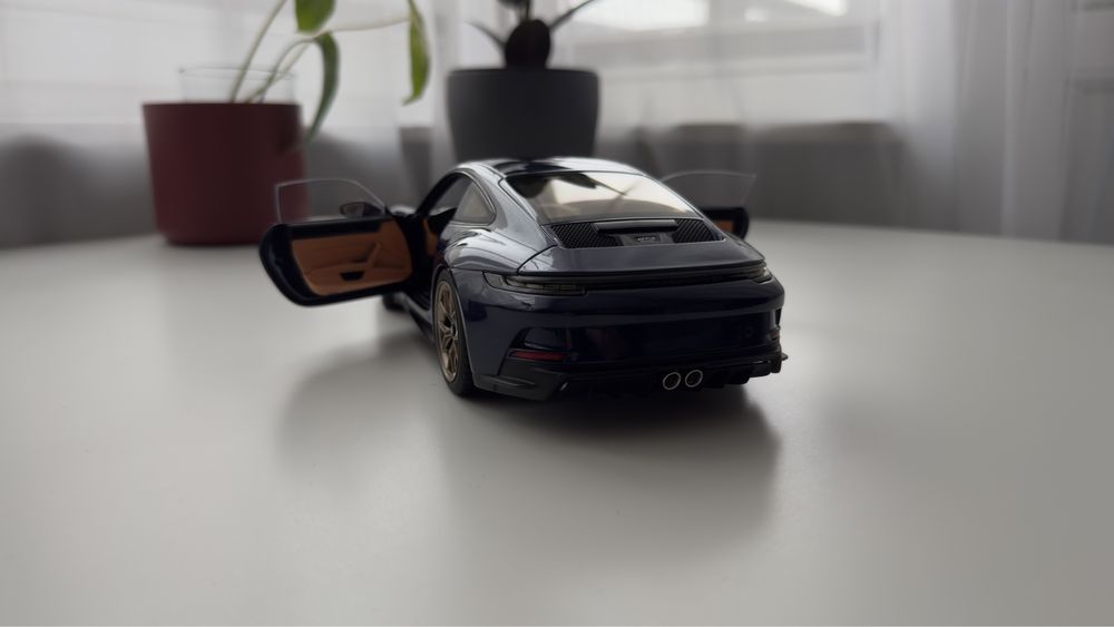 Porsche 911 (992) GT3 Touring - Norev 1:18