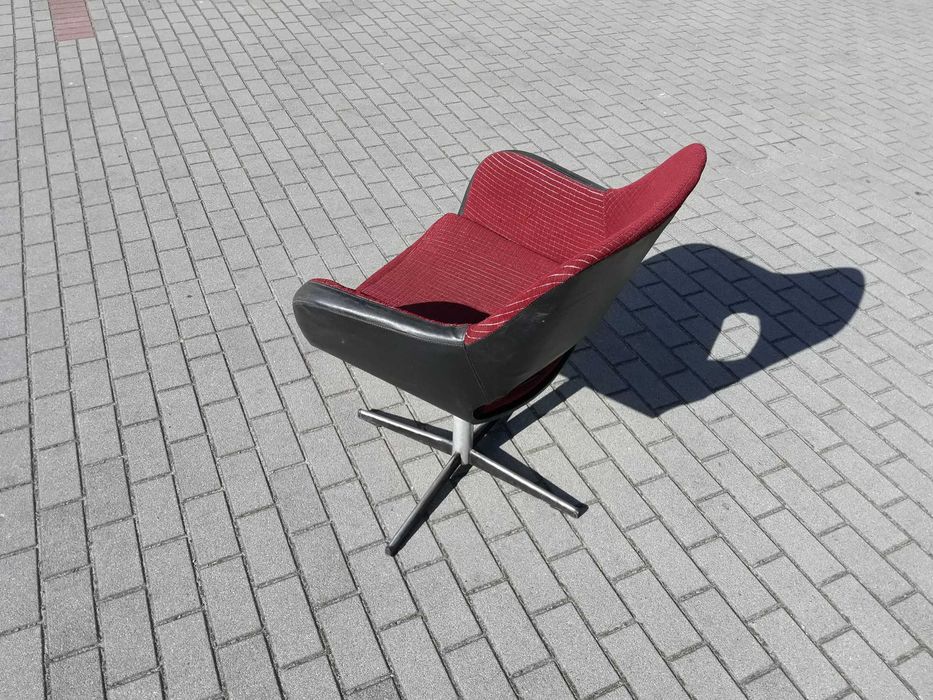 Fotel obrotowy muszelka PRL Vintage design lata 70