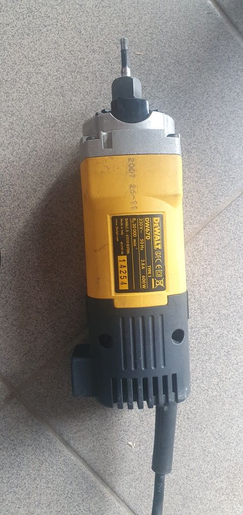 Frezarka górnowrzecionowa  Dewalt