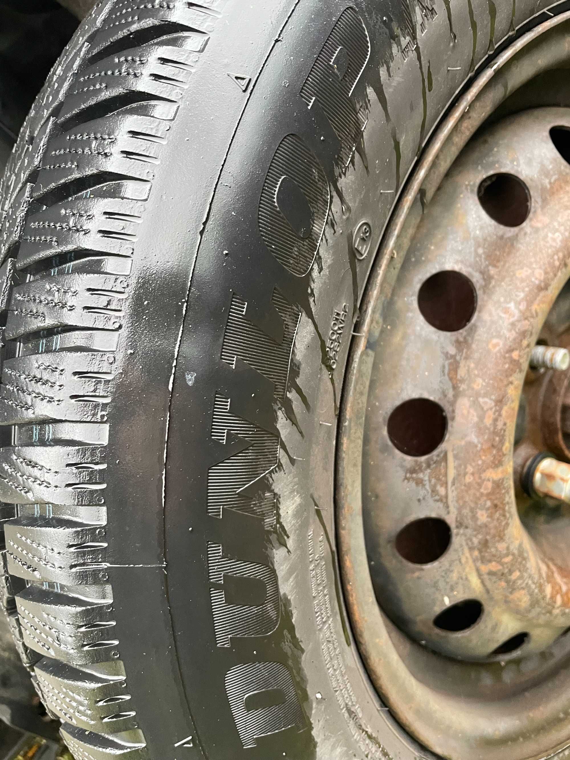 OPONY Zimowe Firmy Dunlop 195/65 R15 stan bdb 9mm 4szt