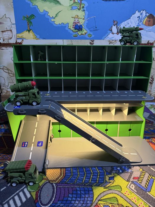 Деревяна парковка для машинок